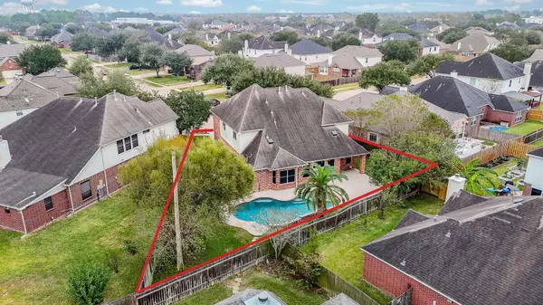 2502 Sun Glen DR, Pearland, TX 77584