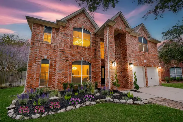 2502 Sun Glen DR, Pearland, TX 77584
