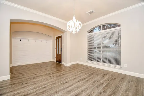 2502 Sun Glen DR, Pearland, TX 77584