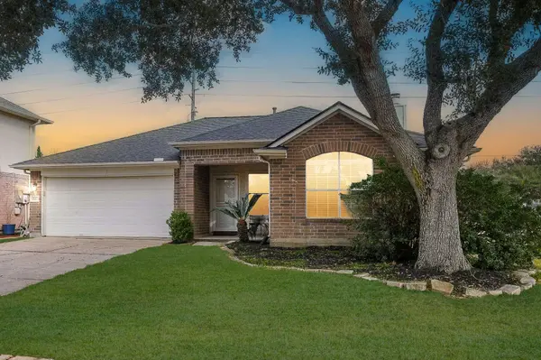 4527 Green Fawn LN, Fresno, TX 77545
