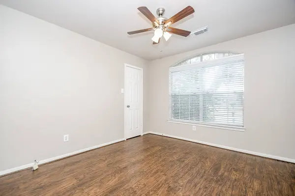 4527 Green Fawn LN, Fresno, TX 77545