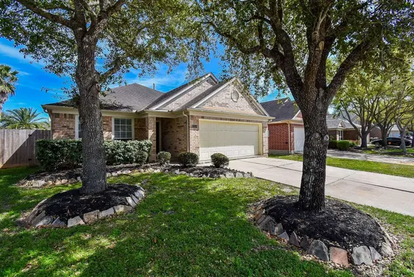 2111 Sailwind DR, Pearland, TX 77584