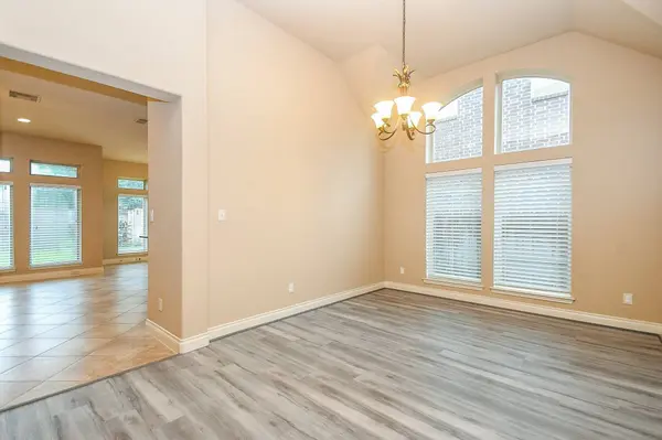 2911 Village Brook LN, Pearland, TX 77584