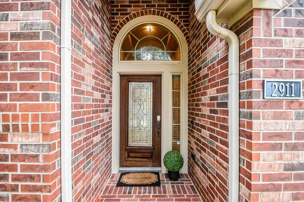 2911 Village Brook LN, Pearland, TX 77584