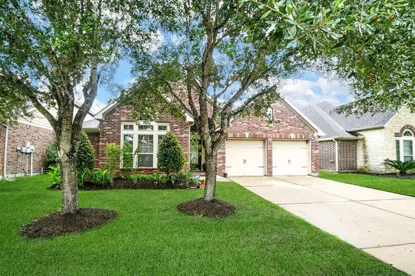 2911 Village Brook LN, Pearland, TX 77584