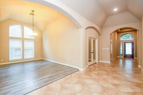 2911 Village Brook LN, Pearland, TX 77584