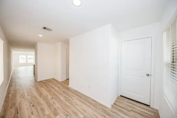 140 Austin ST, Angleton, TX 77515