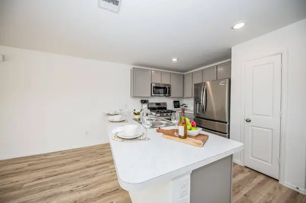 140 Austin ST, Angleton, TX 77515