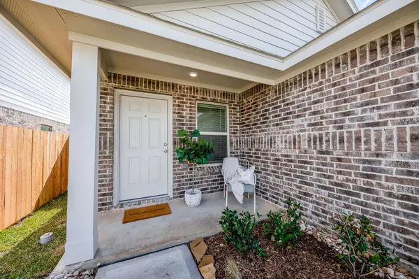 140 Austin ST, Angleton, TX 77515