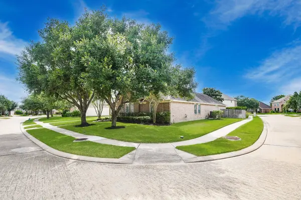 2502 Quiet Lake CT, Pearland, TX 77584