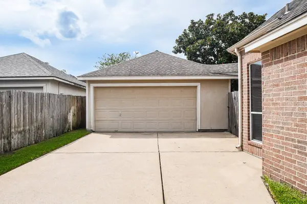 2502 Quiet Lake CT, Pearland, TX 77584