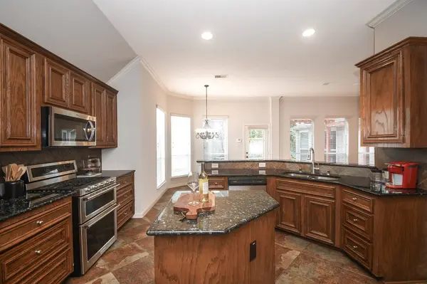 2502 Quiet Lake CT, Pearland, TX 77584