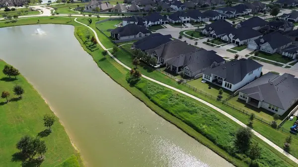 2131 Berry Trace CT, Manvel, TX 77578