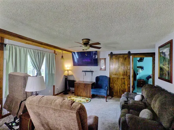 920 Cherry Hills, Newton, KS 67114
