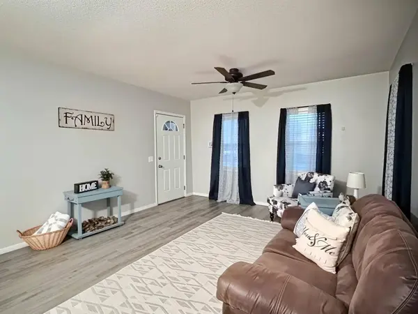 121 SE 5th, Newton, KS 67114
