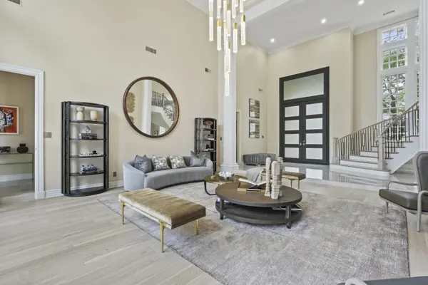 17632 Harbord Oaks Cir, Dallas, TX 75252-4964