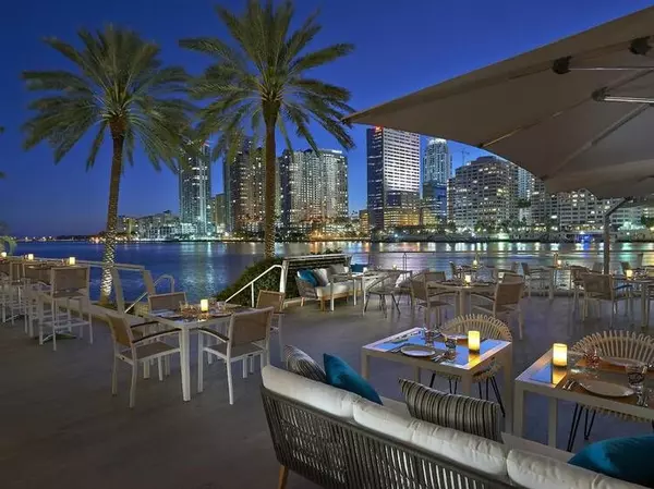 Where to Eat in Miami Downtown: Waterfront Dining Guide