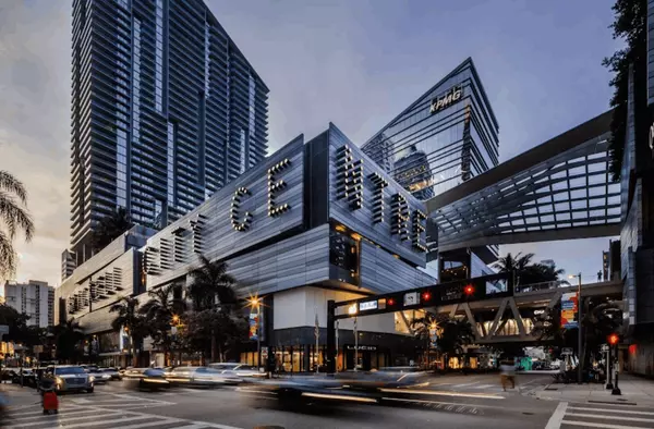 Brickell Eats & Treats: Your Ultimate Guide to Dining and Shopping in Miami’s Hottest Neighborhood