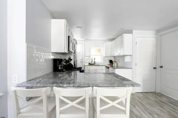 18 N Newark Ave, Ventnor, NJ 08406