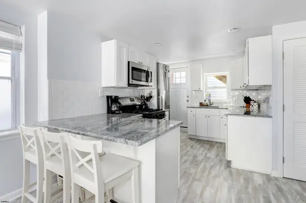 18 N Newark Ave, Ventnor, NJ 08406