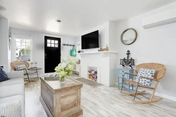 18 N Newark Ave, Ventnor, NJ 08406