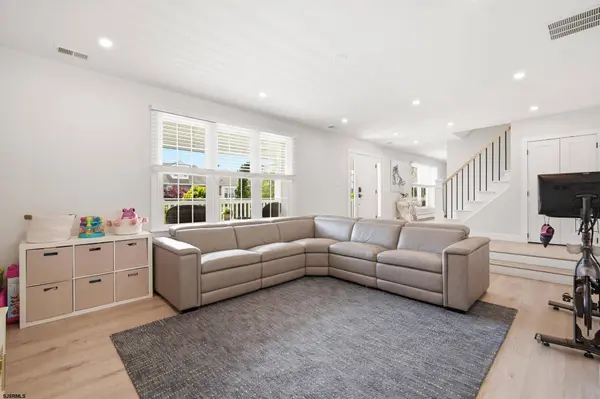 407 N Douglas Ave, Margate, NJ 08402