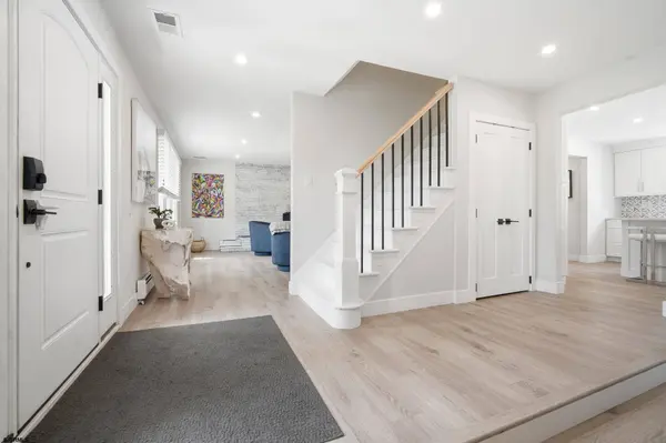 407 N Douglas Ave, Margate, NJ 08402