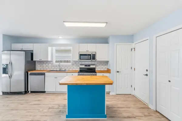 7674 Chablis CIR, Navarre, FL 32566