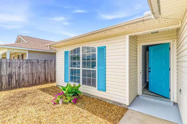 7674 Chablis CIR, Navarre, FL 32566