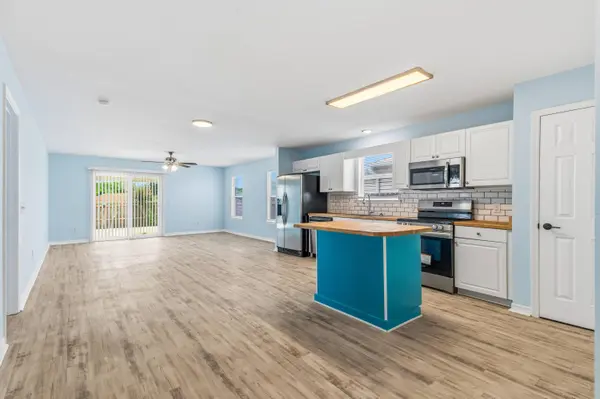 7674 Chablis CIR, Navarre, FL 32566