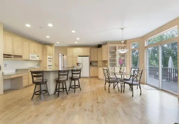 8217 W 93rd Street CIR, Bloomington, MN 55438