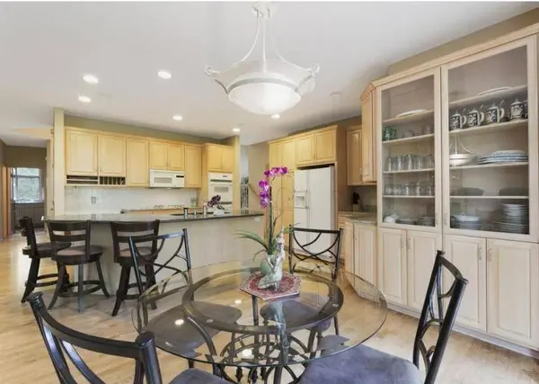 8217 W 93rd Street CIR, Bloomington, MN 55438