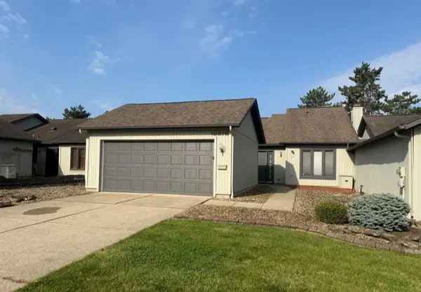 12272 Woodside Ct #F18, Strongsville, OH 44136: Easy Ranch Condo Living in Desirable Ledgewood