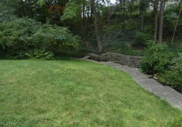 VL Shurmer RD, Strongsville, OH 44136