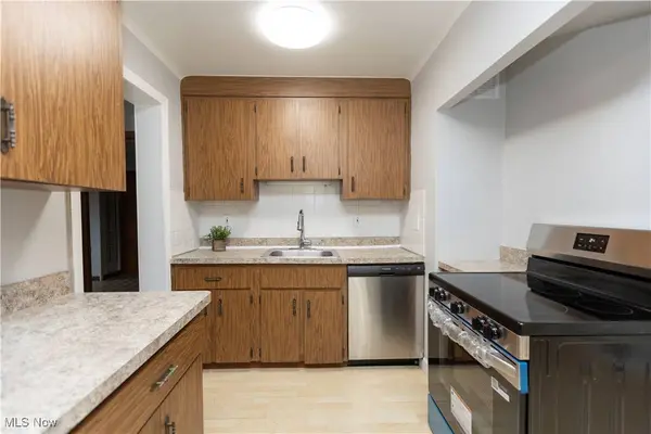 1612 Longwood DR, Mayfield Heights, OH 44124