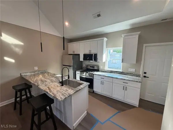 17761 Shurmer RD, Strongsville, OH 44136