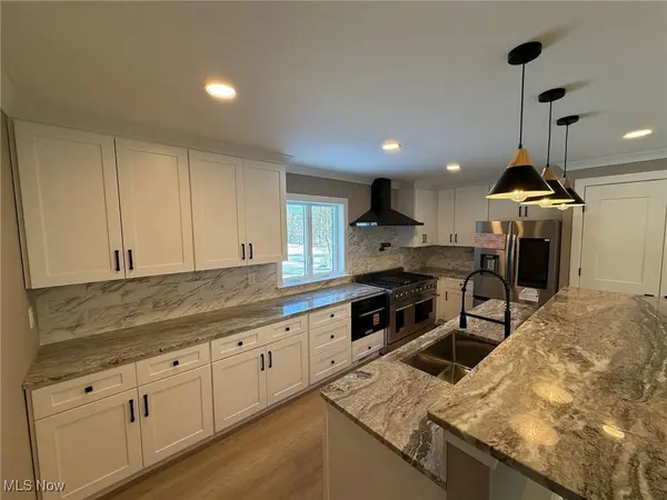 3940 Ellendale RD, Chagrin Falls, OH 44022