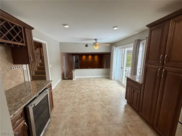 2021 Aldersgate DR, Lyndhurst, OH 44124