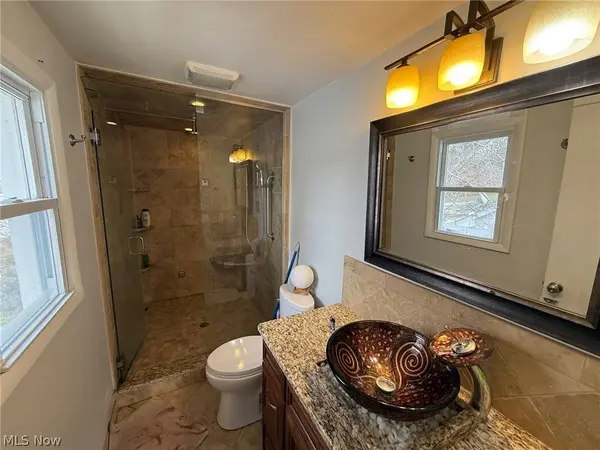 2021 Aldersgate DR, Lyndhurst, OH 44124