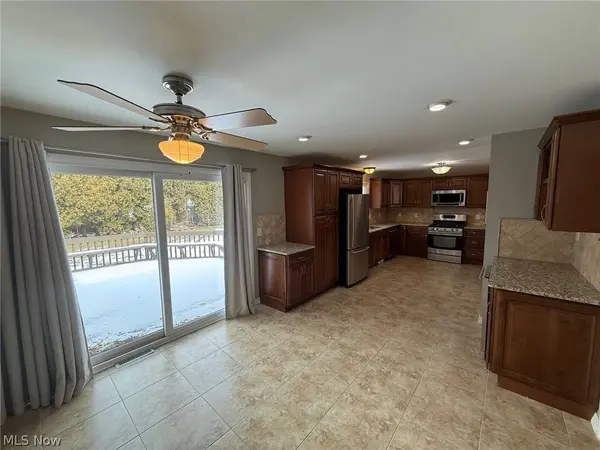 2021 Aldersgate DR, Lyndhurst, OH 44124