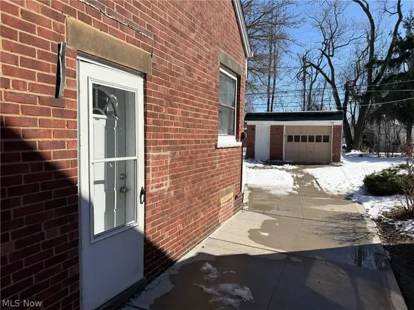 5713 South BLVD, Maple Heights, OH 44137