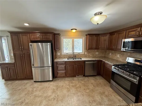 2021 Aldersgate DR, Lyndhurst, OH 44124