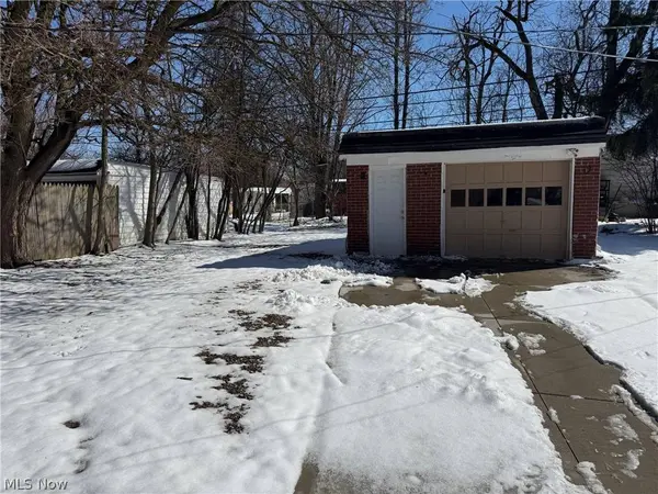 5713 South BLVD, Maple Heights, OH 44137