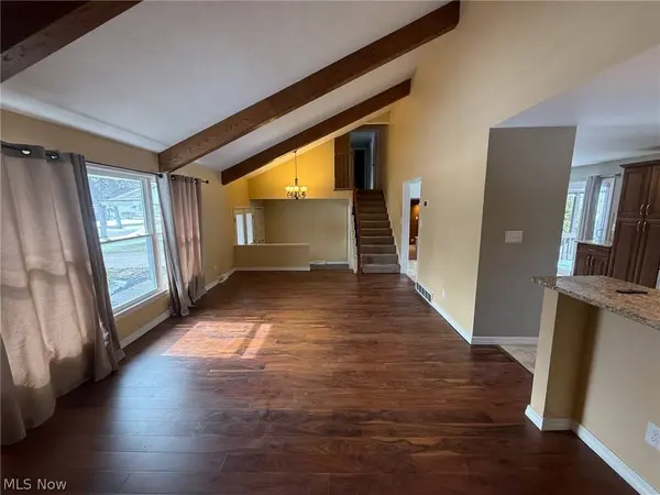 2021 Aldersgate DR, Lyndhurst, OH 44124