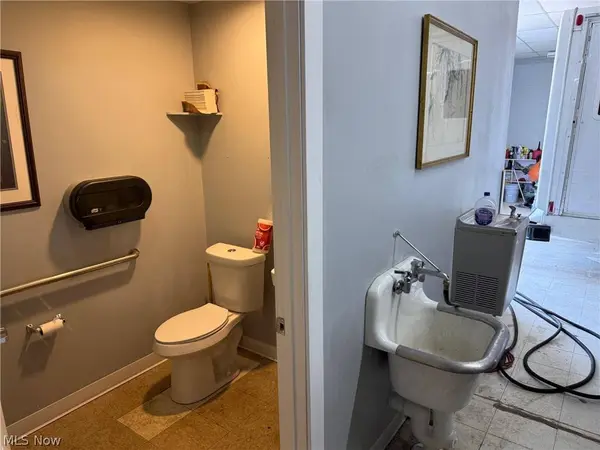 4633 Northfield RD, North Randall, OH 44128