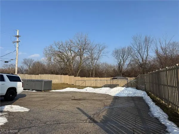 4635 Northfield RD, North Randall, OH 44128