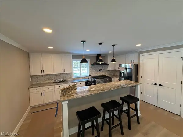 3940 Ellendale RD, Chagrin Falls, OH 44022