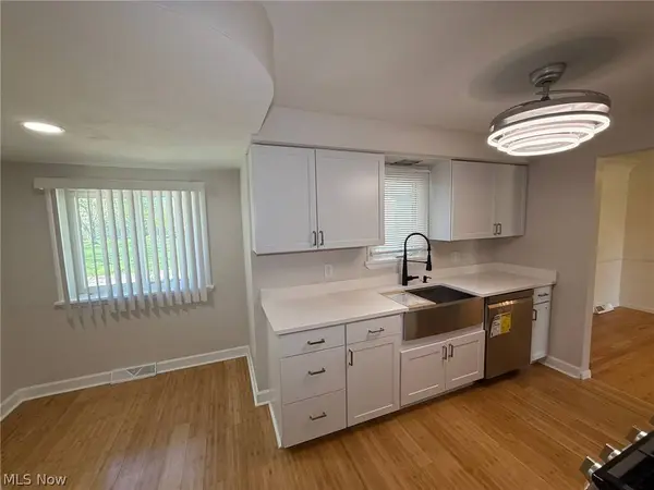 1872 Bremerton RD, Lyndhurst, OH 44124