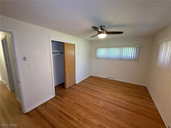 1872 Bremerton RD, Lyndhurst, OH 44124