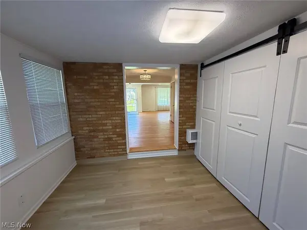 1872 Bremerton RD, Lyndhurst, OH 44124